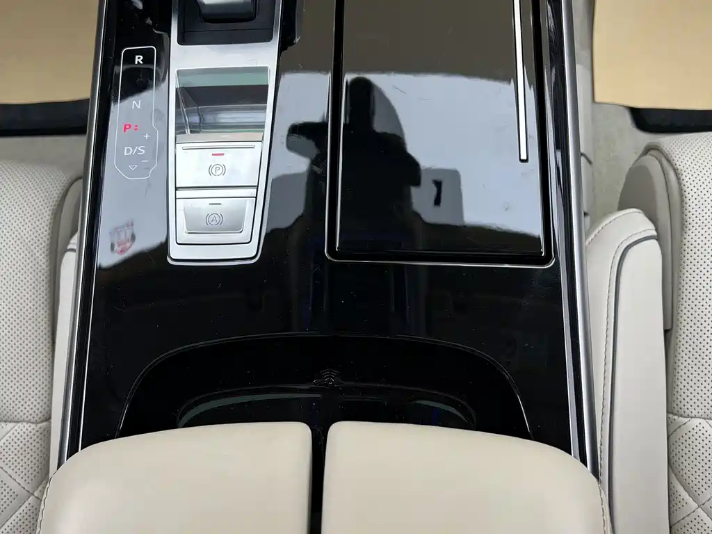 Audi A8 2024 model A8L 55 TFSI quattro flagship edition