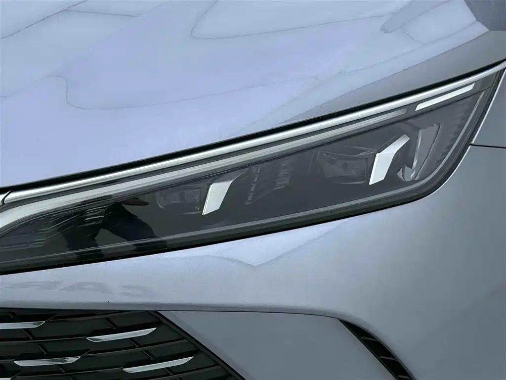 秦L 2024款 DM-i 120KM 卓越型 **Translated:** Qin L 2024 DM-i 120KM Excellence Edition
