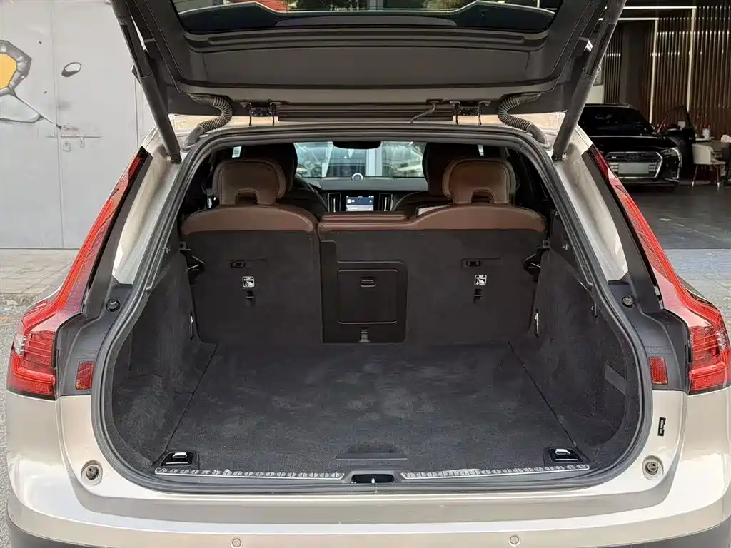 Volvo V90 2023 Cross Country B5 AWD Zhizhuan Edition