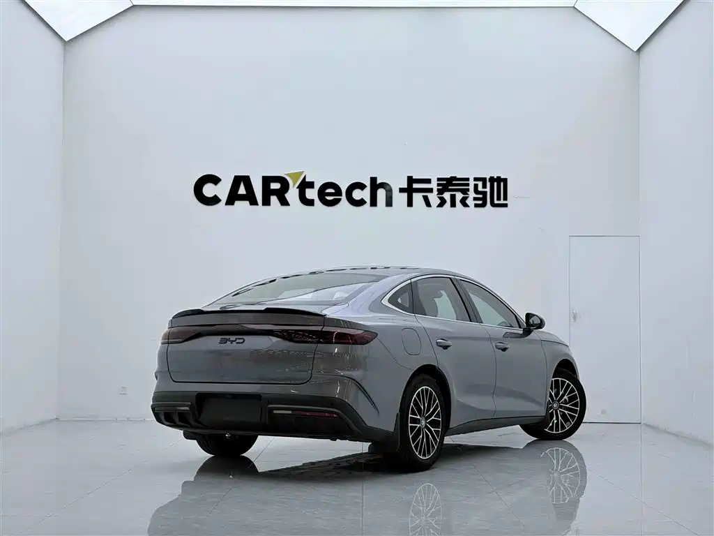 秦L 2024款 DM-i 120KM 卓越型 **Translated:** Qin L 2024 DM-i 120KM Excellence Edition