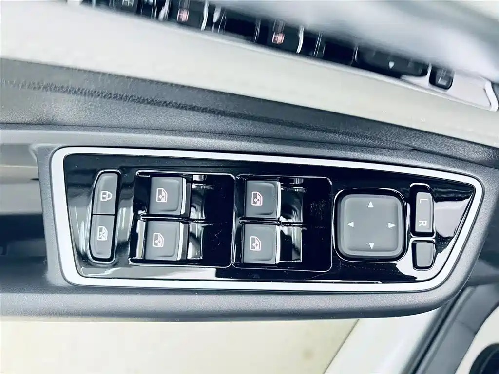VS7 2026 280TSI DCT Pioneer Edition