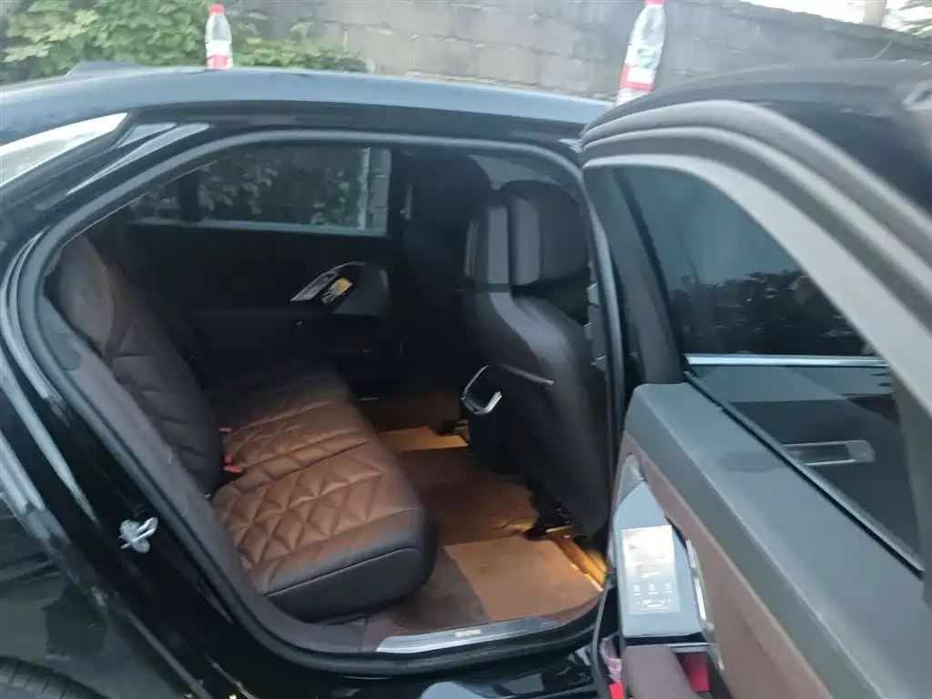 BMW 7 Series 2023 735Li Luxury Package
