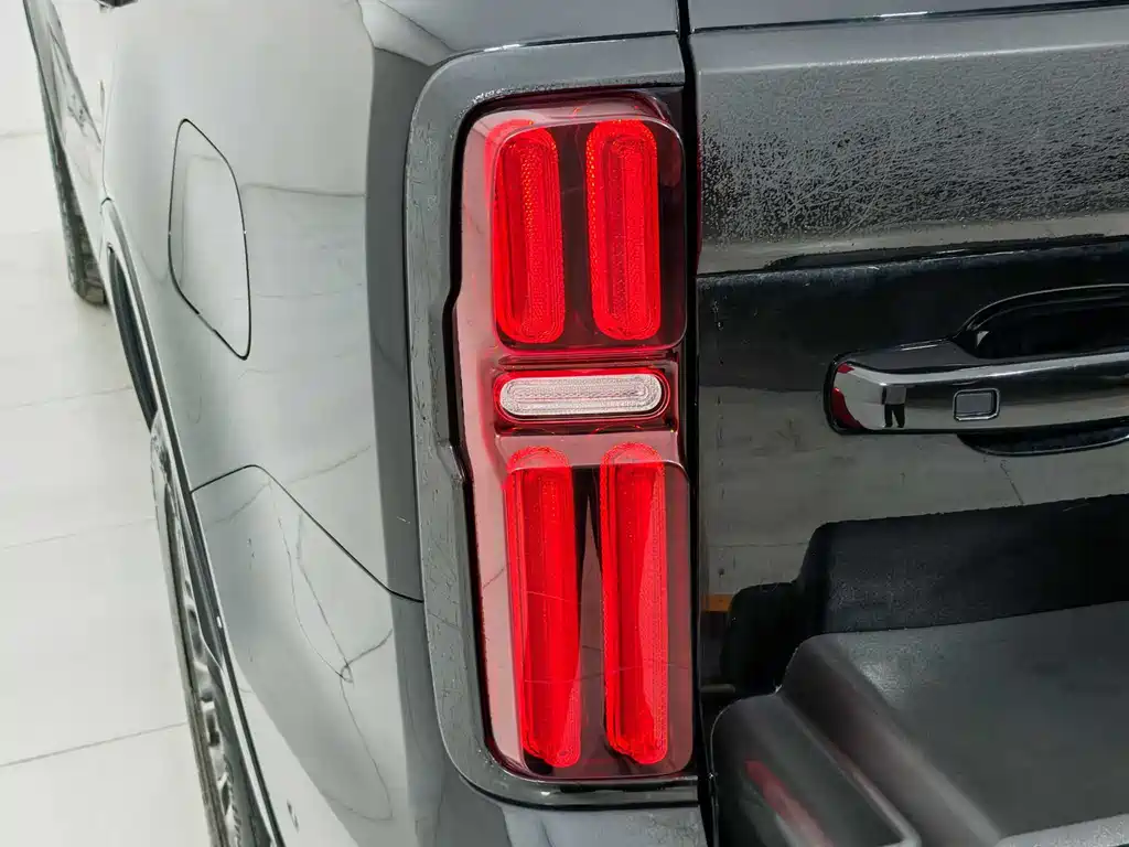 TANK 500 2022 Model Sport Edition 5-Seater