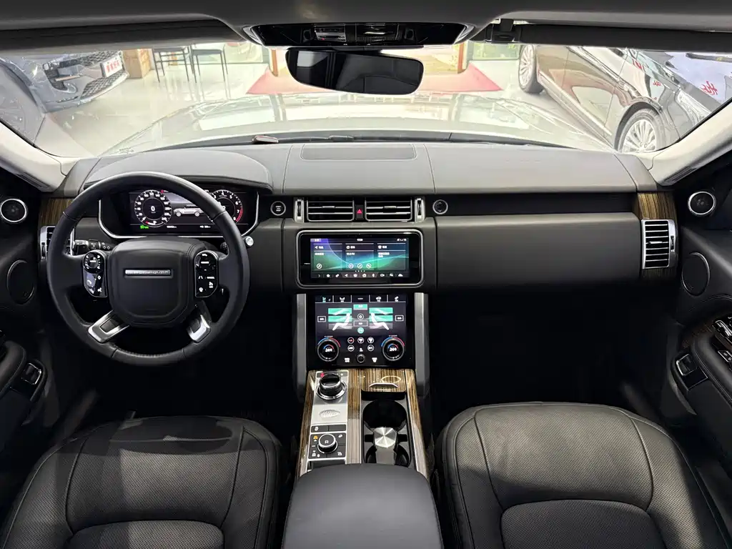 Range Rover 2018 3.0 SC V6 Vogue Long Wheelbase