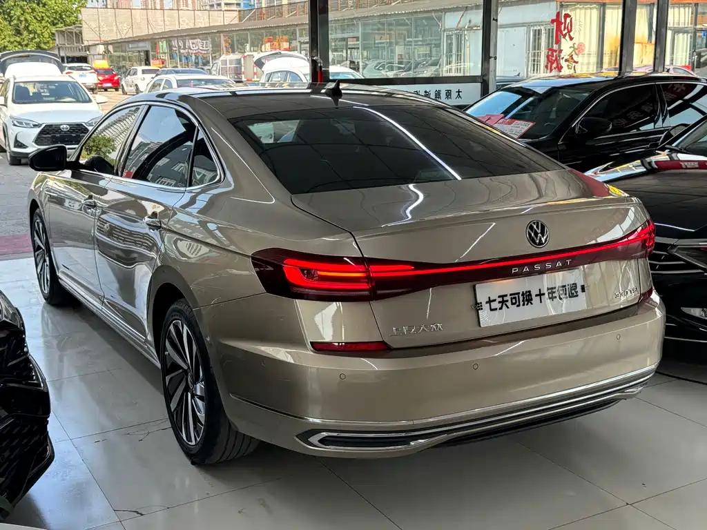 Passat 2022 330 TSI Luxury Edition