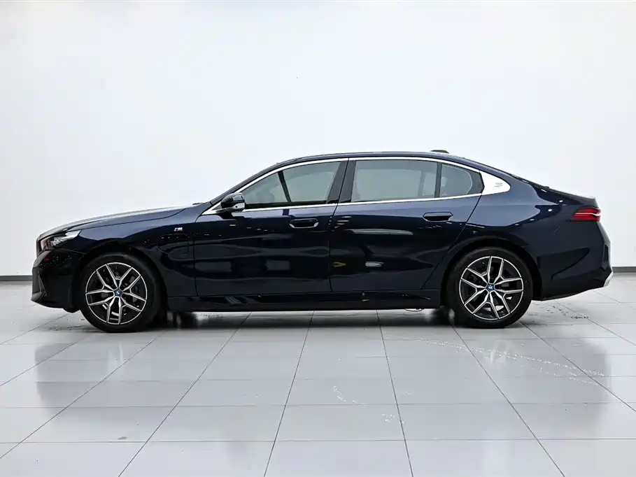 BMW i5 2025 model eDrive 40L M Sport Package