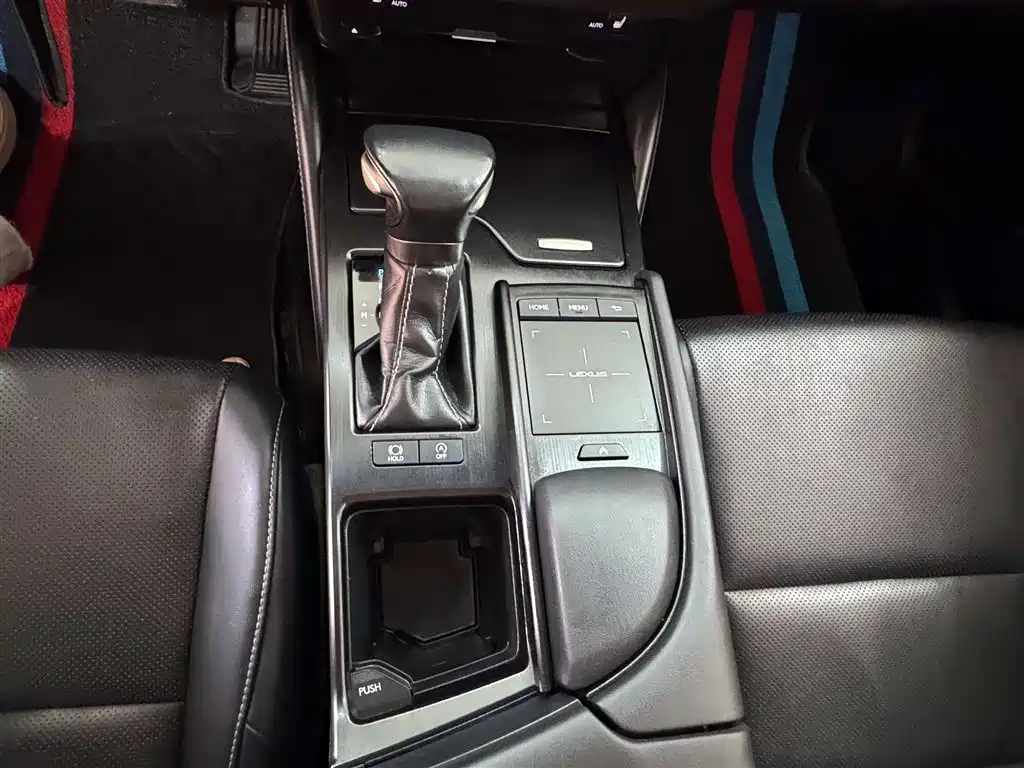 Lexus ES 2020 200 Excellence Edition