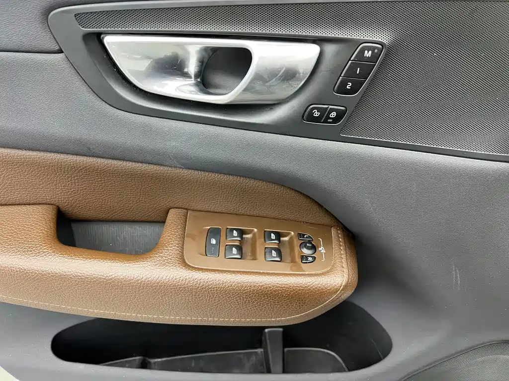 Volvo XC60 2022 B5 AWD Intelligent Comfort Luxury Edition