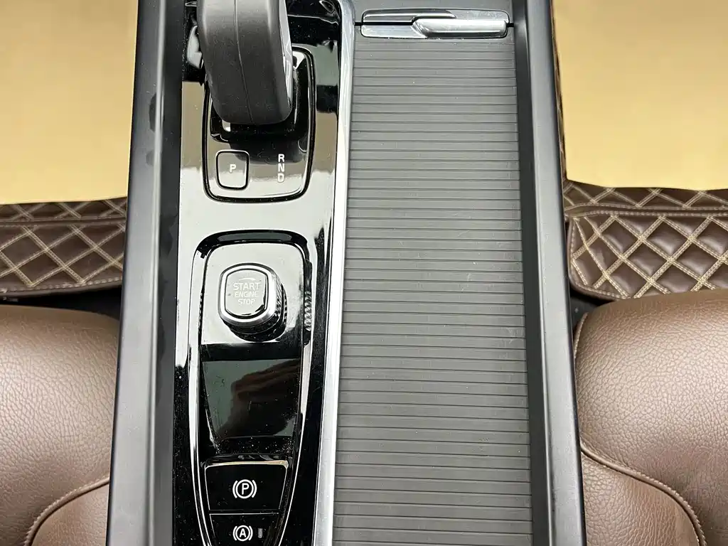 Volvo XC60 2022 B5 AWD Intelligent Comfort Luxury Edition