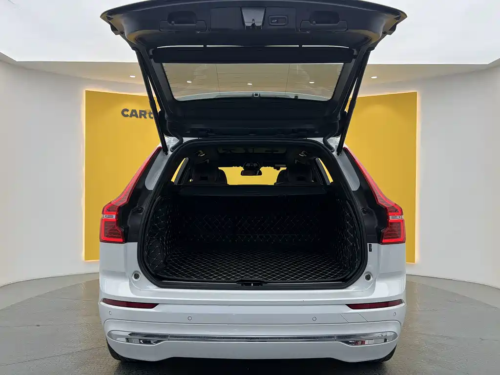 Volvo XC60 2022 B5 AWD Intelligent Comfort Luxury Edition