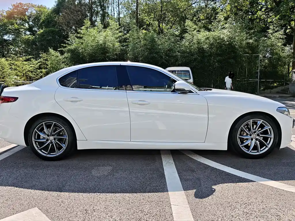 Giulia 2017 2.0T 200HP Luxury Edition