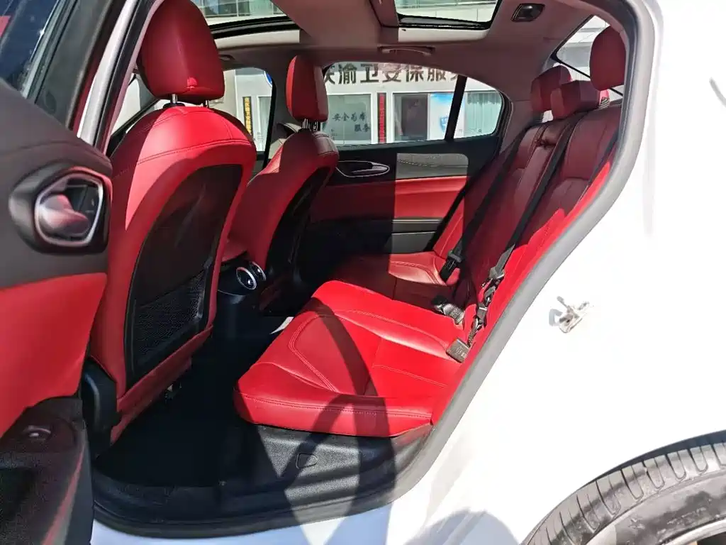 Giulia 2017 2.0T 200HP Luxury Edition