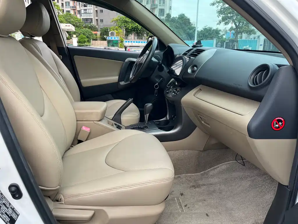 RAV4 Classic Edition 2011 2.0L Automatic