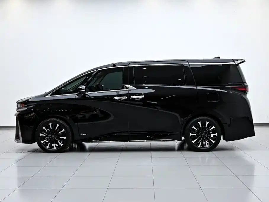 2024 Crown Hybrid 2.5L Prestige Executive Edition