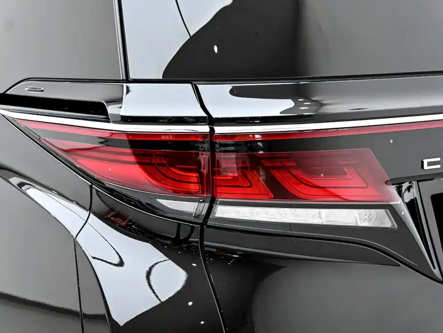 2024 Crown Hybrid 2.5L Prestige Executive Edition