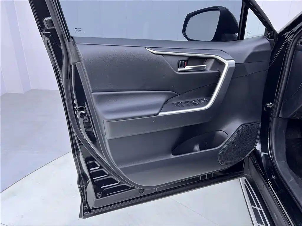 RAV4 2022 2.0L CVT Two-Wheel Drive Fashion Edition