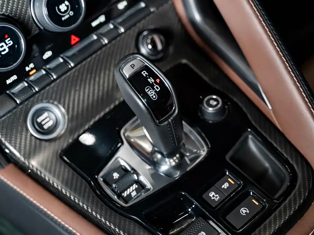 Jaguar F-TYPE 2019 2.0T Hardtop Edition