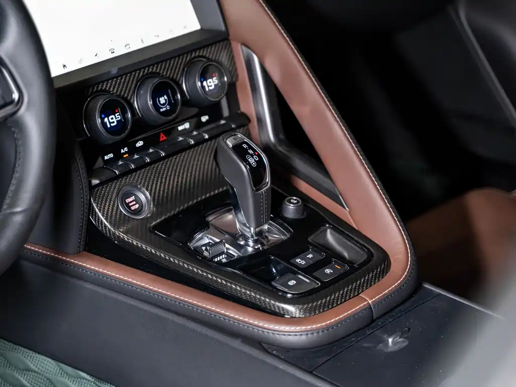 Jaguar F-TYPE 2019 2.0T Hardtop Edition