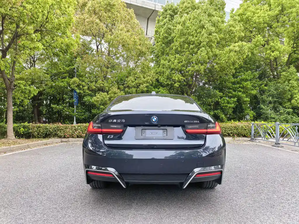 BMW i3 2024 model eDrive 35 L