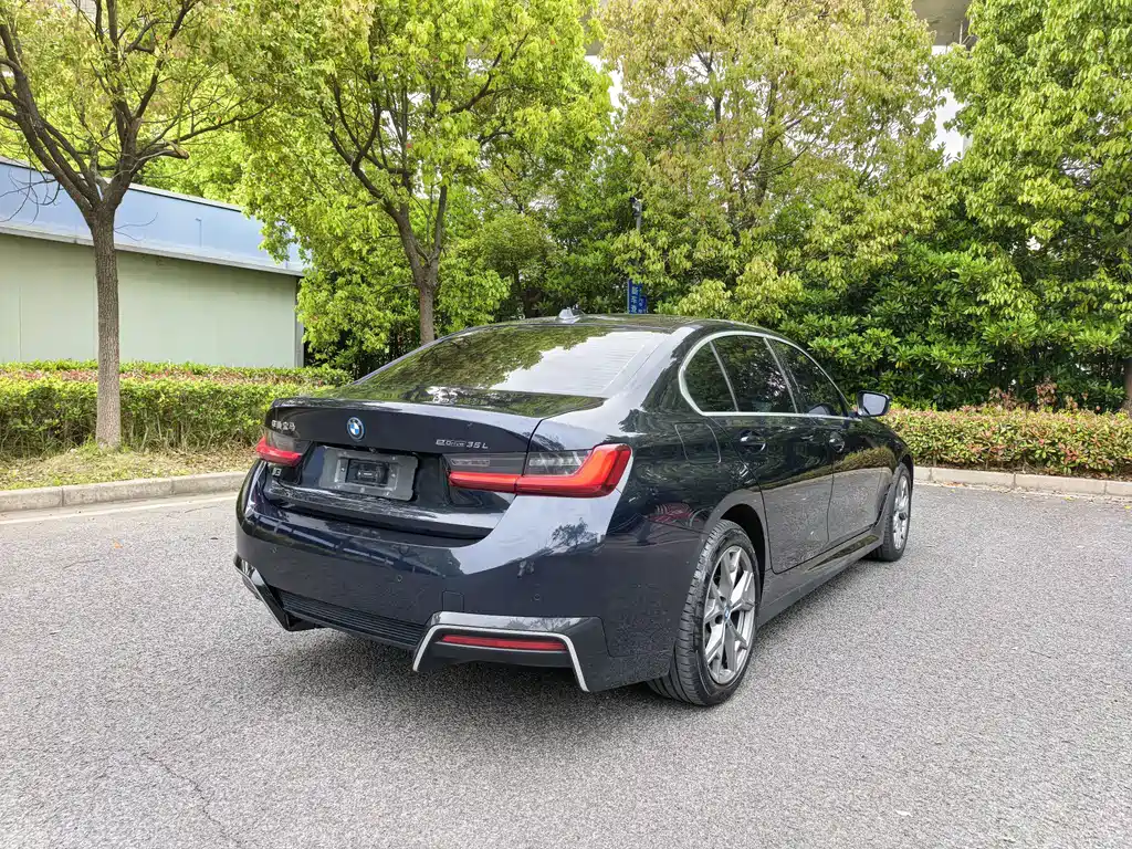 BMW i3 2024 model eDrive 35 L