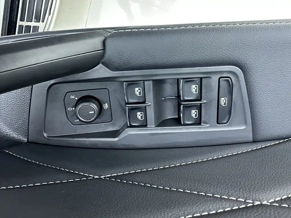 Taycan L 2023 Edition 280 TSI Automatic Two-Wheel Drive Oceanic Limited Edition