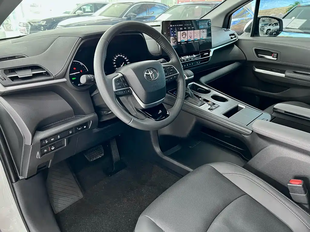 SIENNA 2024 2.5L Hybrid Premium Luxury Edition