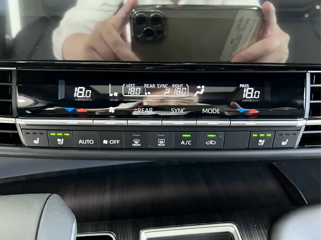 SIENNA 2024 2.5L Hybrid Premium Luxury Edition