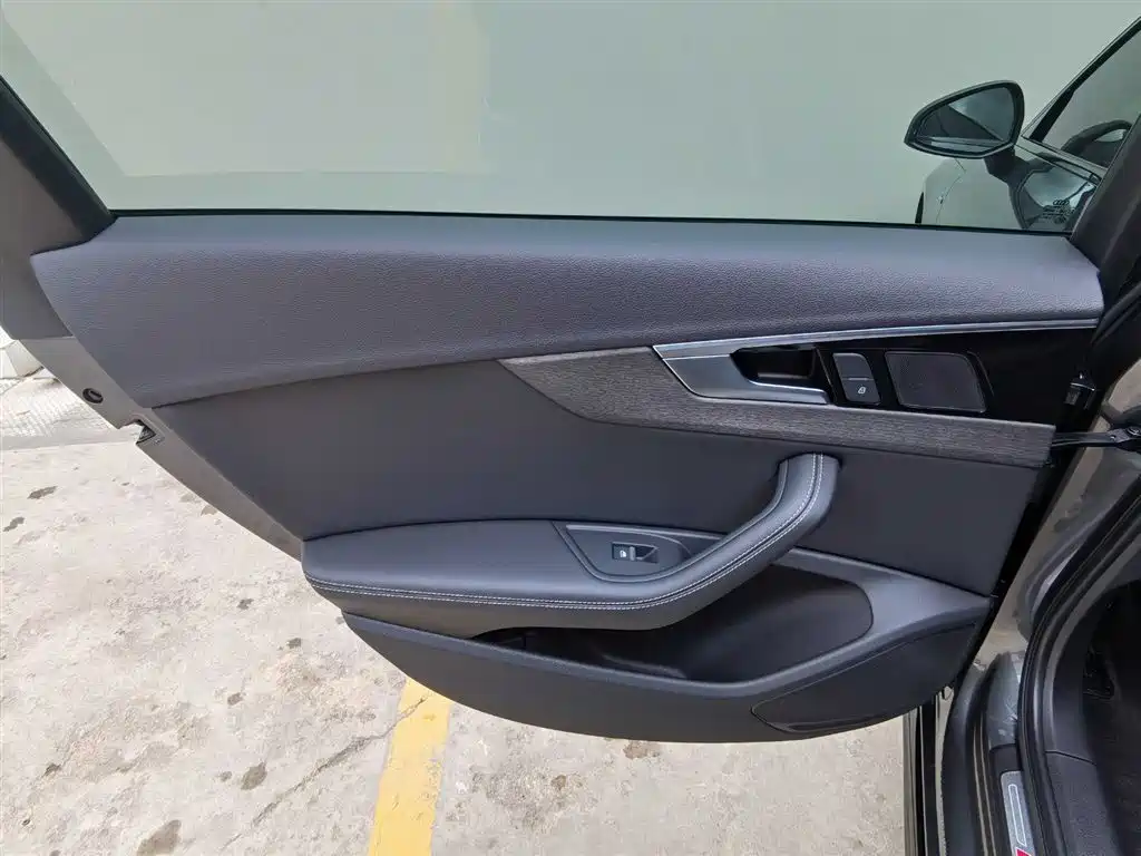 Audi A4L 2023 40 TFSI Luxury Dynamic Edition
