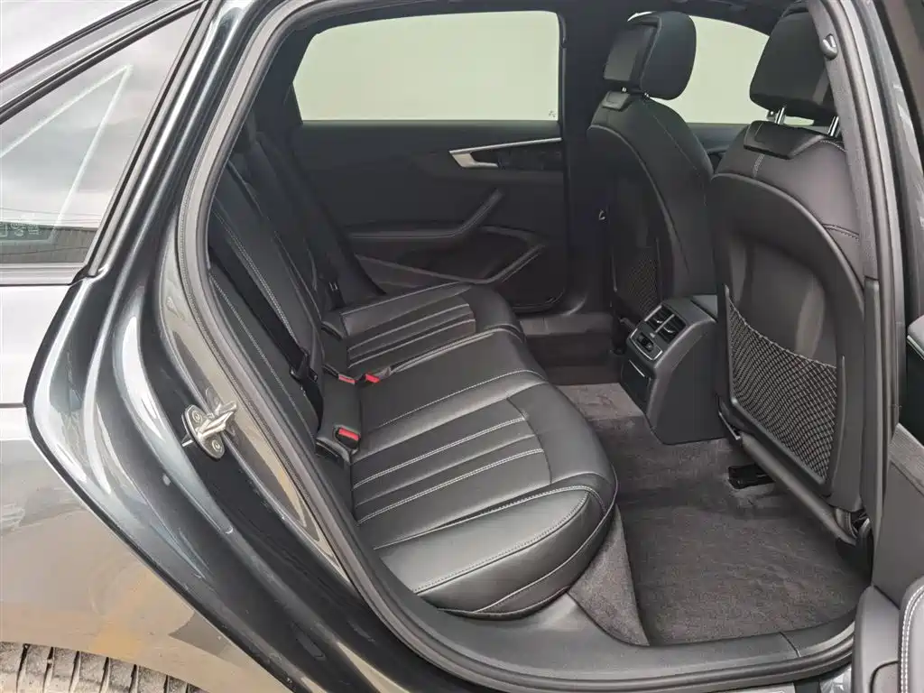 Audi A4L 2023 40 TFSI Luxury Dynamic Edition