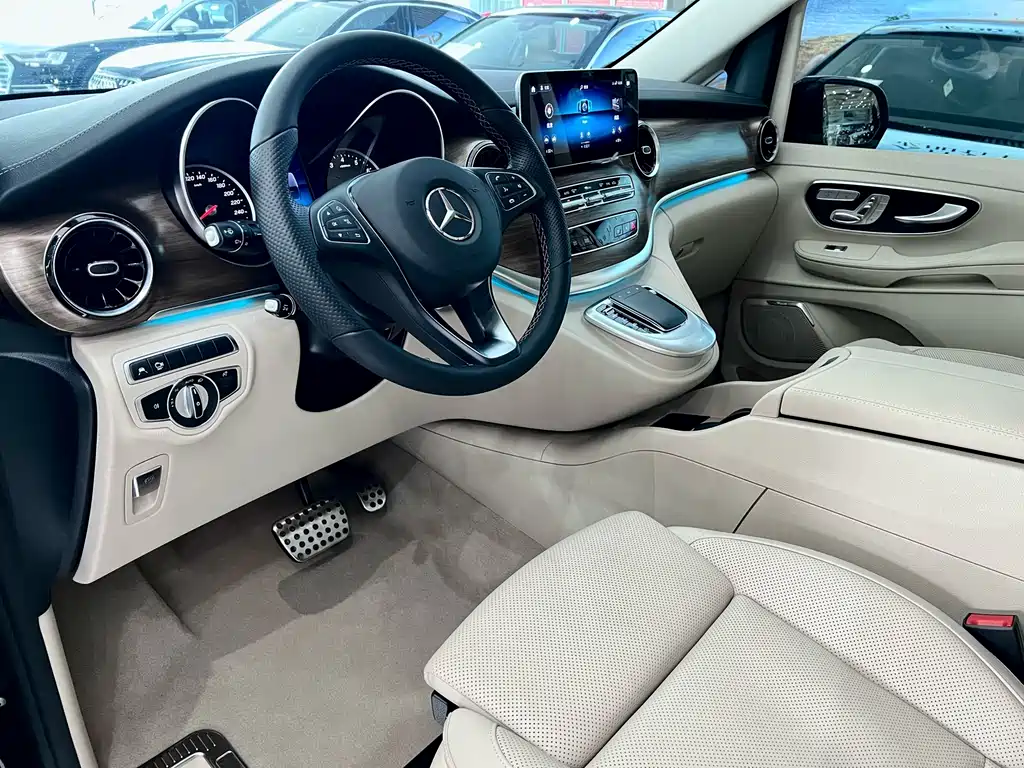 Mercedes-Benz V-Class 2022 260 L Long Wheelbase Luxury Edition