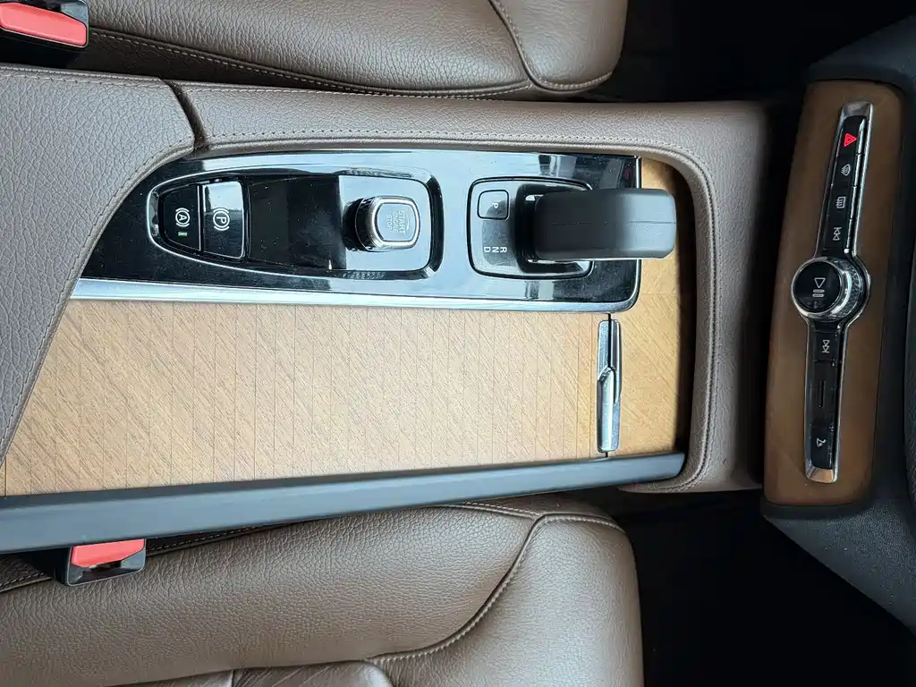 Volvo XC90 2022 B5 Intelligent Drive Luxury 7-seater