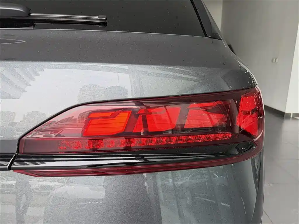 Audi SQ7 2024 model 4.0 TFSI