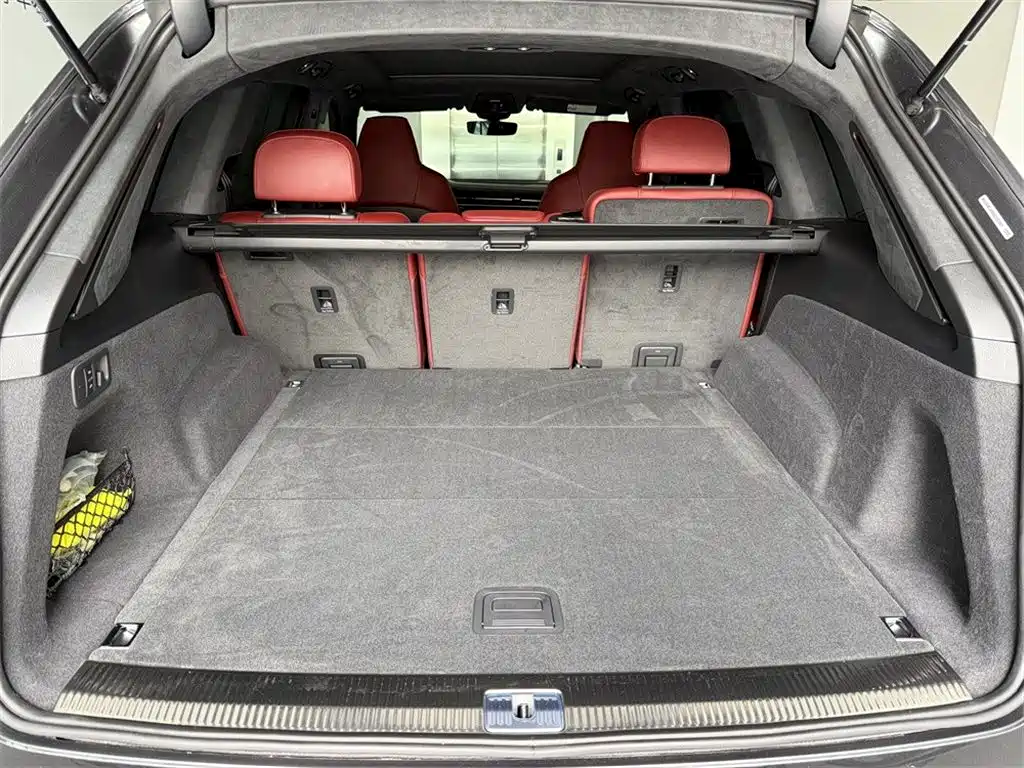 Audi SQ7 2024 model 4.0 TFSI