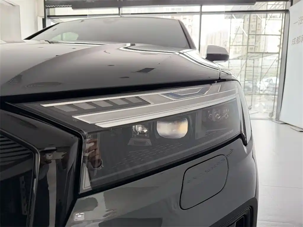 Audi SQ7 2024 model 4.0 TFSI