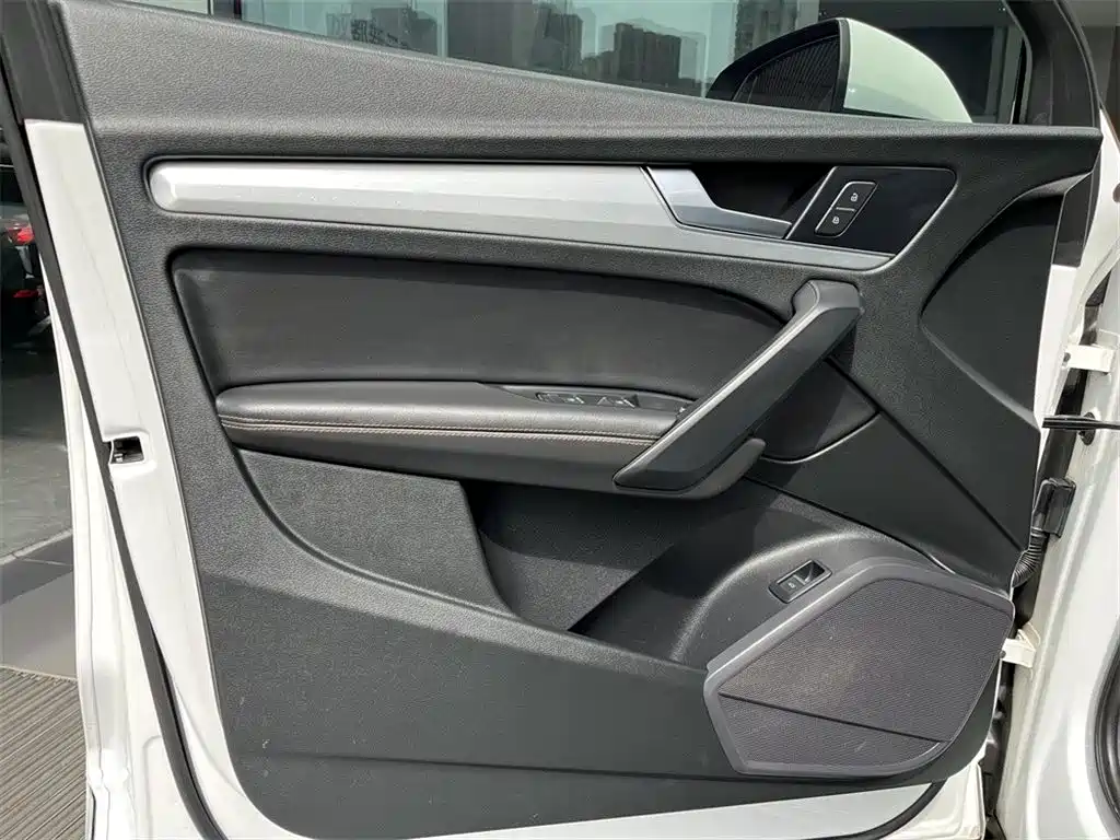 Audi Q5L 2018 40 TFSI Rongxiang Fashion Edition National VI