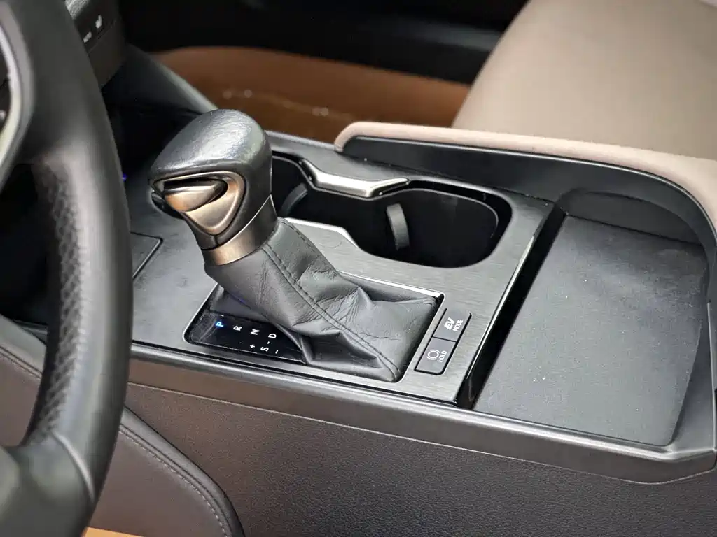 Lexus ES 2022 300h Excellence Edition