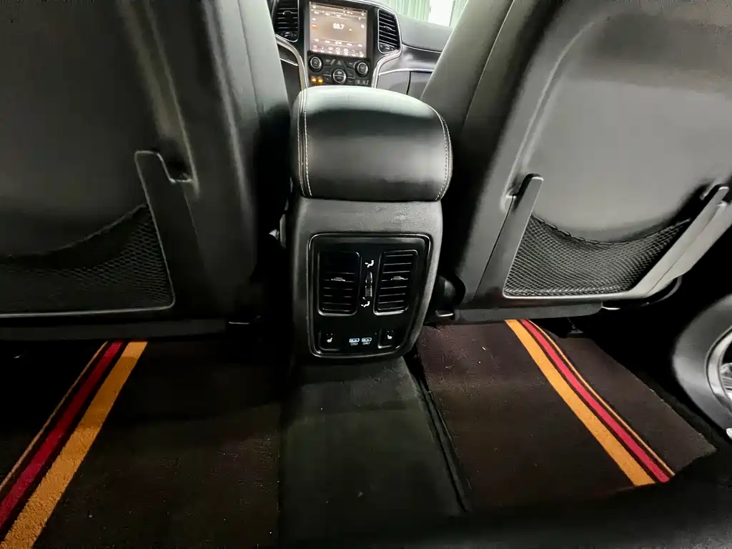 Grand Cherokee (Import) 2015 3.0L Shuxiang Navigation Edition