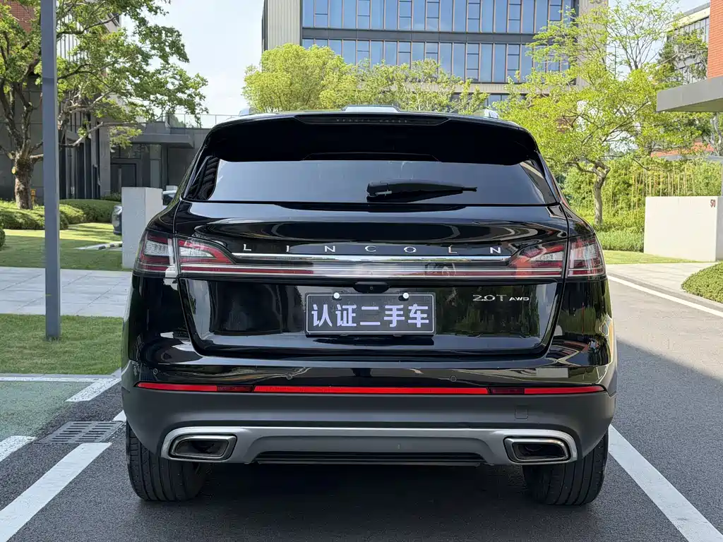 Navigator Import 2020 Model 2.0T All-Wheel Drive Zunya Edition