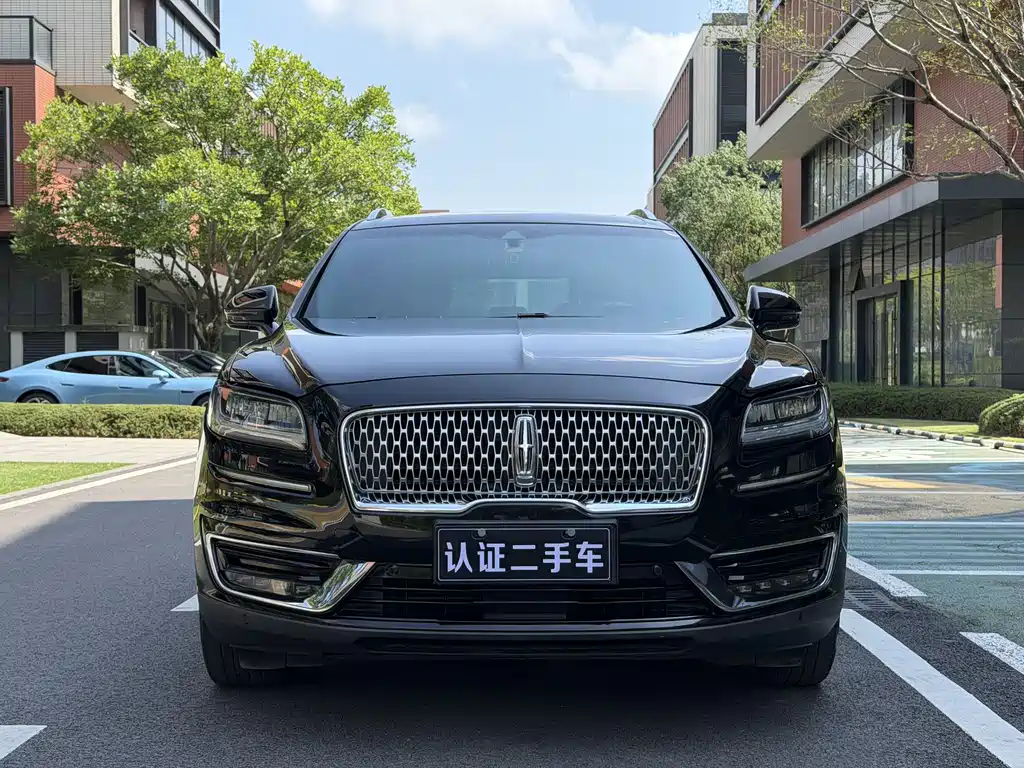 Navigator Import 2020 Model 2.0T All-Wheel Drive Zunya Edition