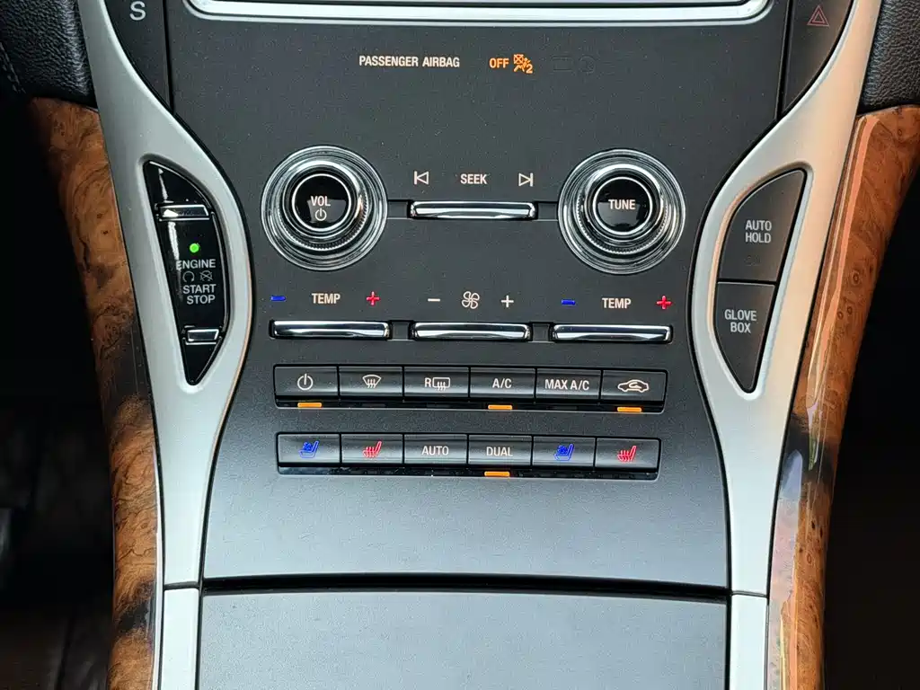 Navigator Import 2020 Model 2.0T All-Wheel Drive Zunya Edition