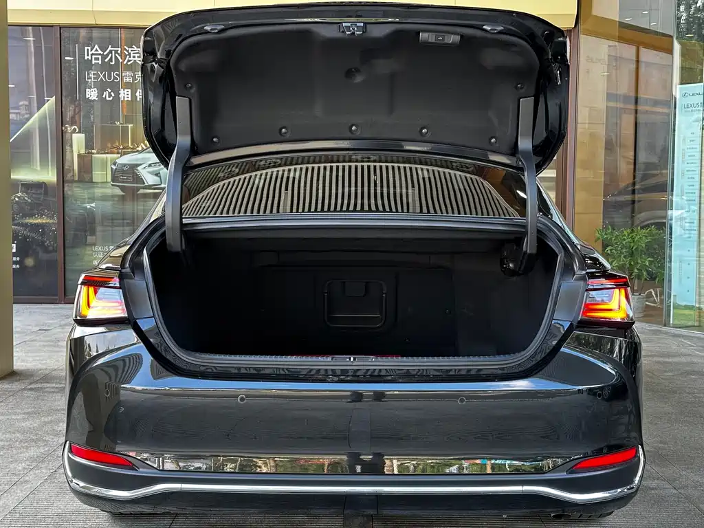 Lexus ES 2025 200 Prestige Edition