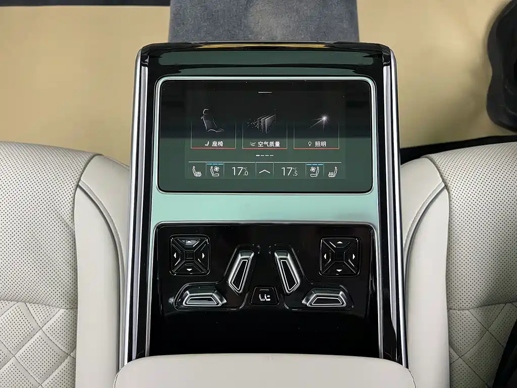 Audi A8 2024 model A8L 55 TFSI quattro flagship edition