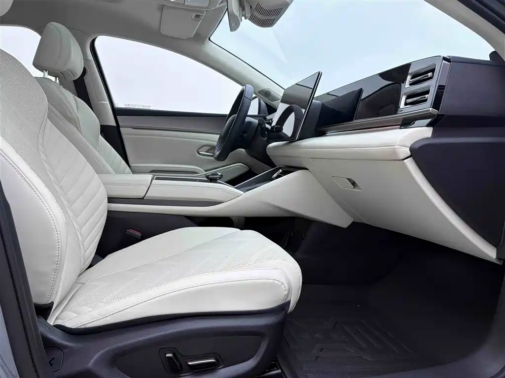 秦L 2024款 DM-i 120KM 卓越型 **Translated:** Qin L 2024 DM-i 120KM Excellence Edition