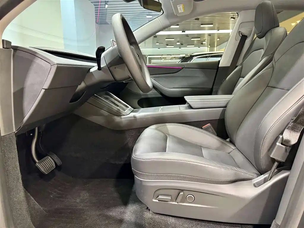 Model Y 2025 Rear-Wheel Drive Edition