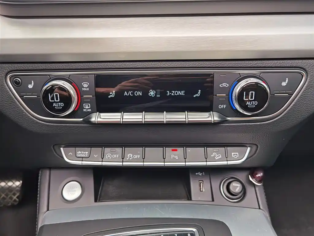 Audi Q5L 2018 40 TFSI Rongxiang Fashion Edition National V