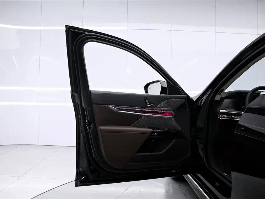 BMW 7 Series 2023 740Li Leading Edition M Sport Package