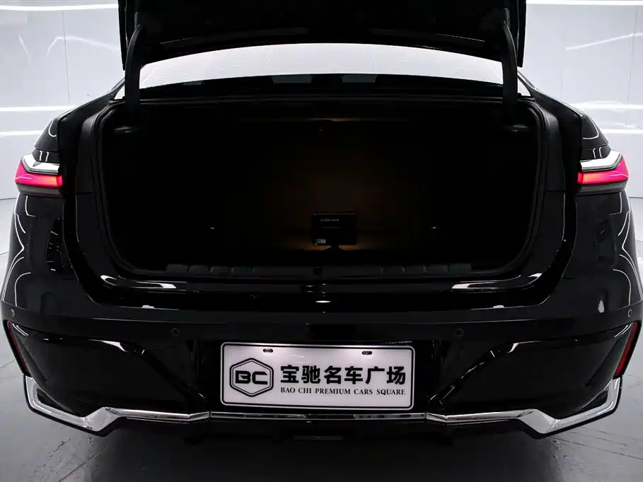 BMW 7 Series 2023 740Li Leading Edition M Sport Package