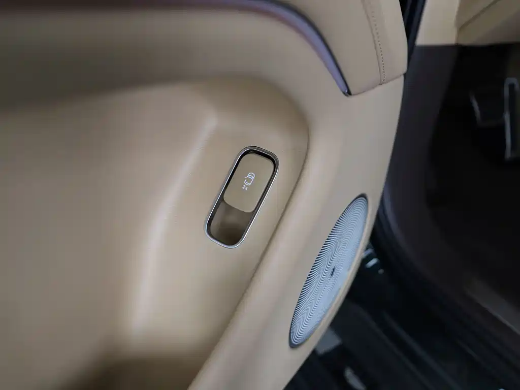 SUV M9 2025 Edition Range-Extended Ultra Version 52kWh 5-Seat (192-line LiDAR)