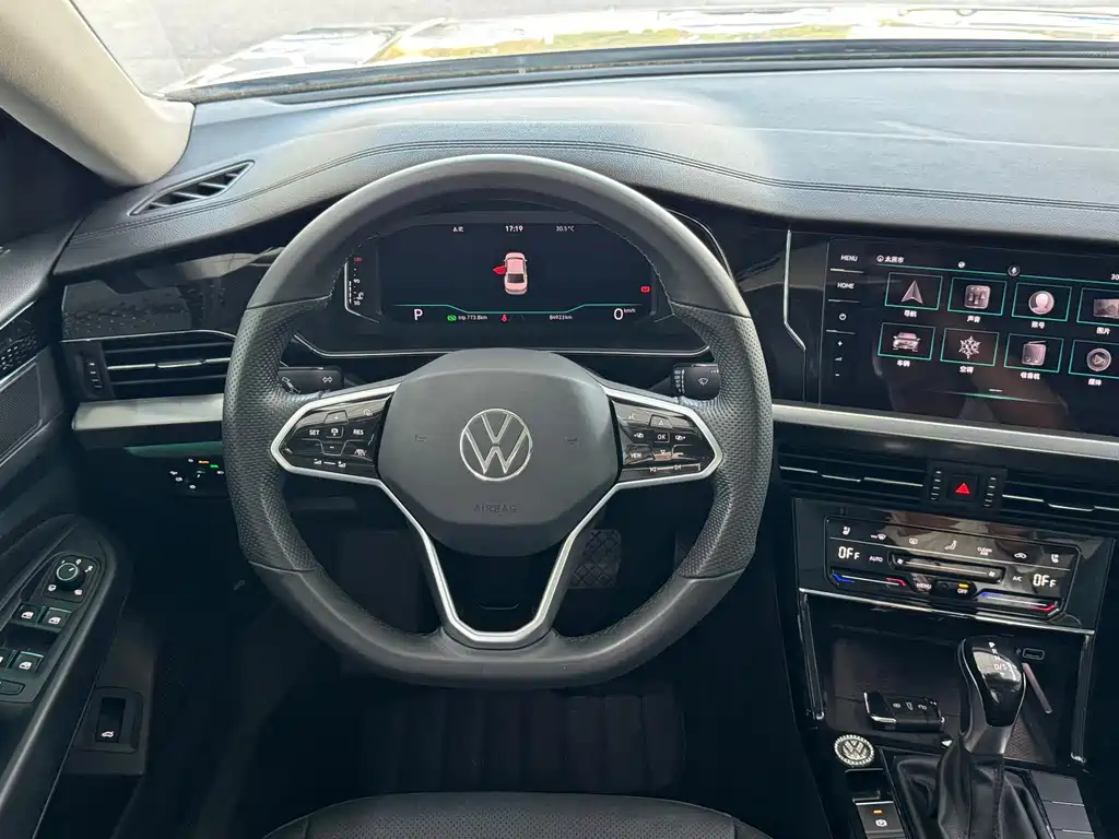 Passat 2022 330 TSI Luxury Edition