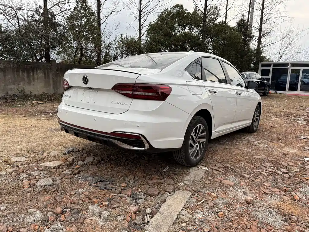 Lavida 2026 300TSI DSG Starlight Leading Edition